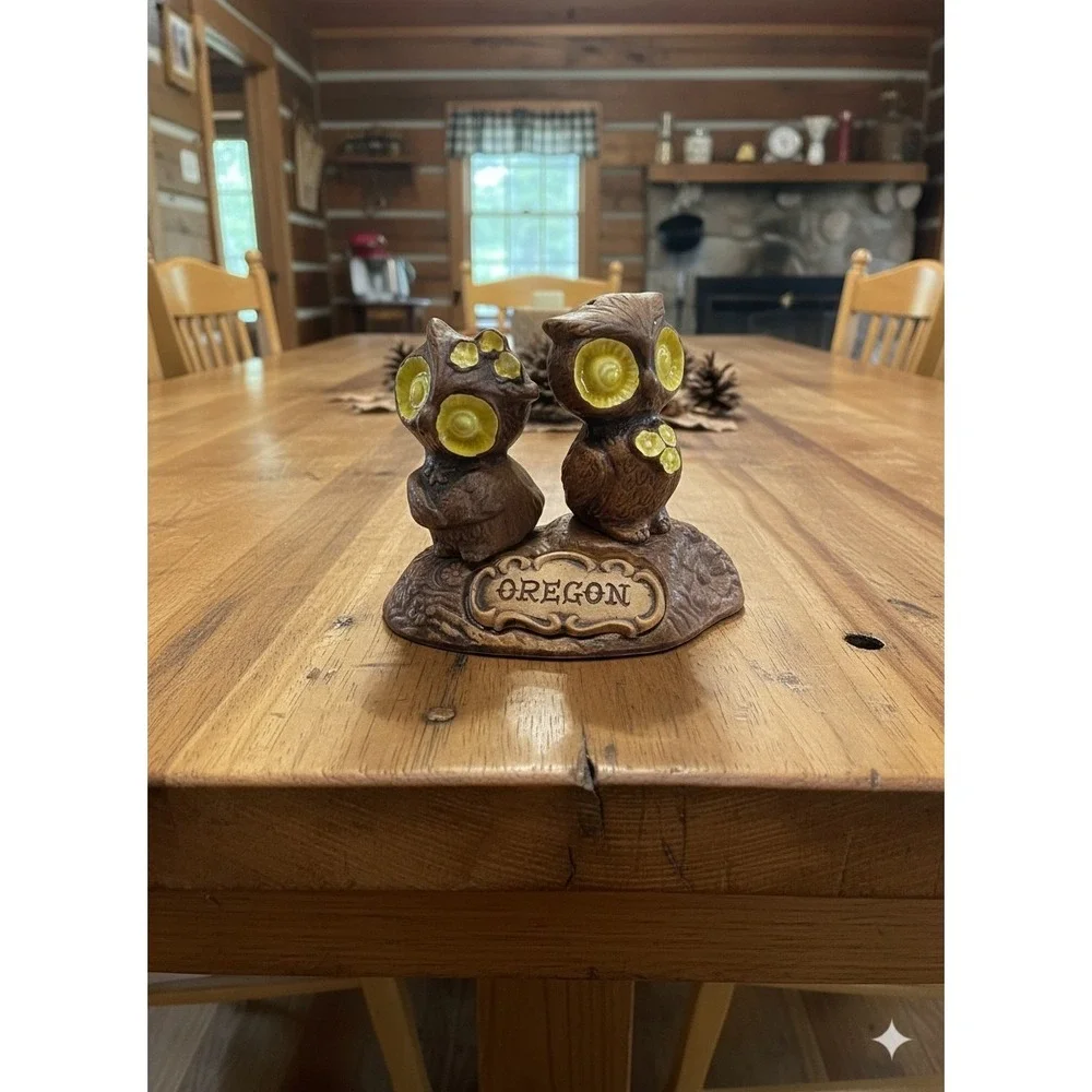Vintage Treasure Art USA Pottery Owl Salt & Pepper Shakers Oregon